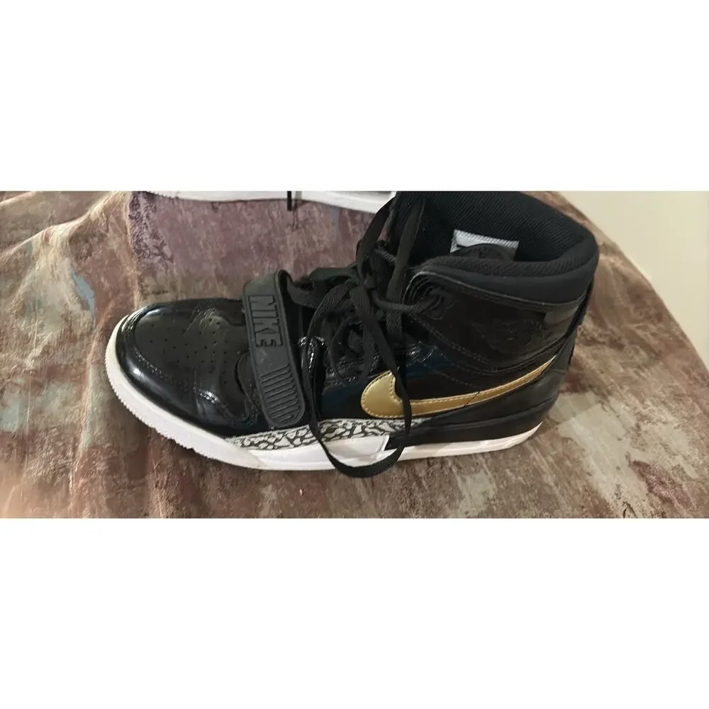 Jordan Legacy 312 Black & Gold Patent Men’s Sz9